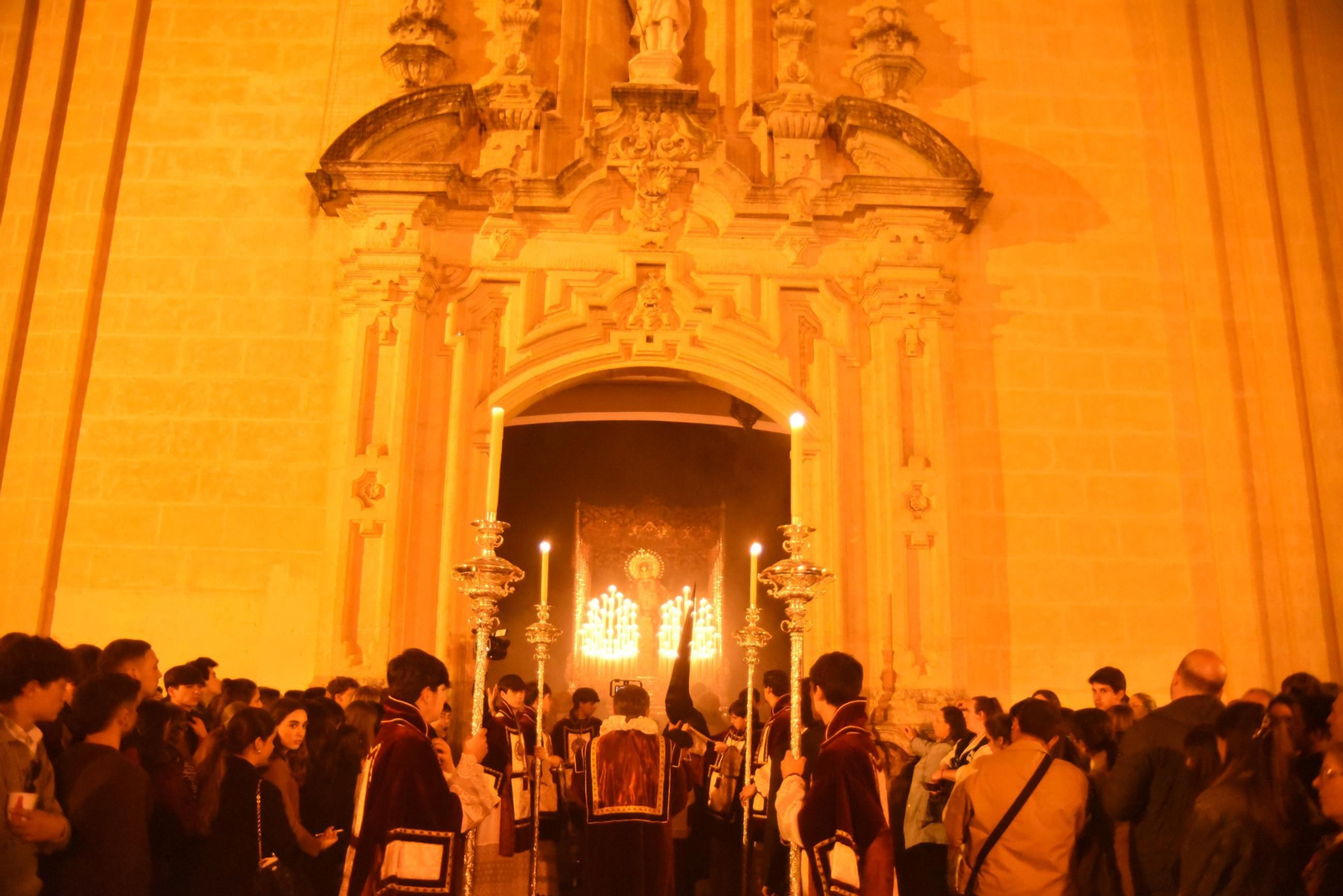 La procesión de la Buena Muerte en la Madrugada de Córdoba, en imágenes