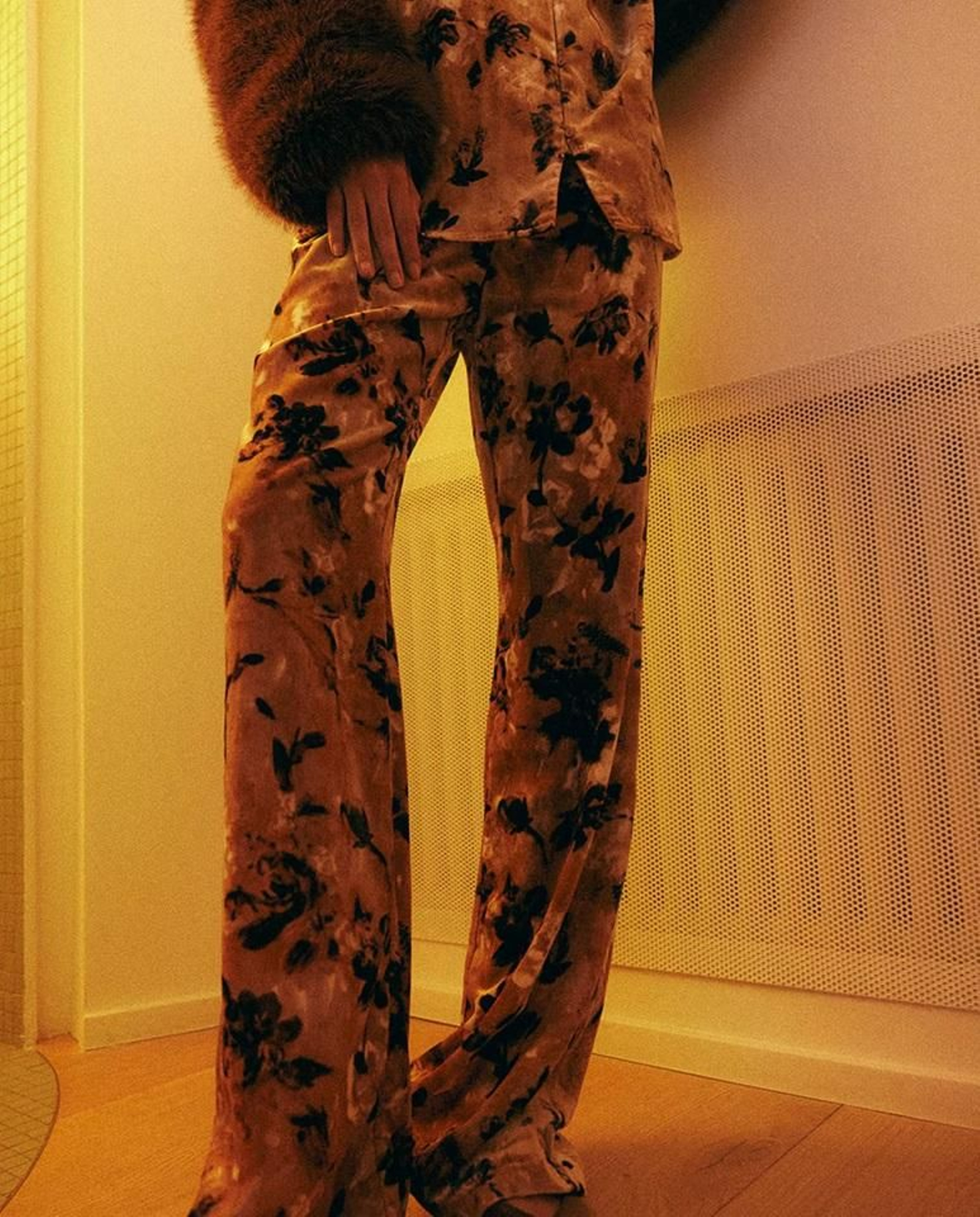 Pantalones de terciopelo de Sfera.