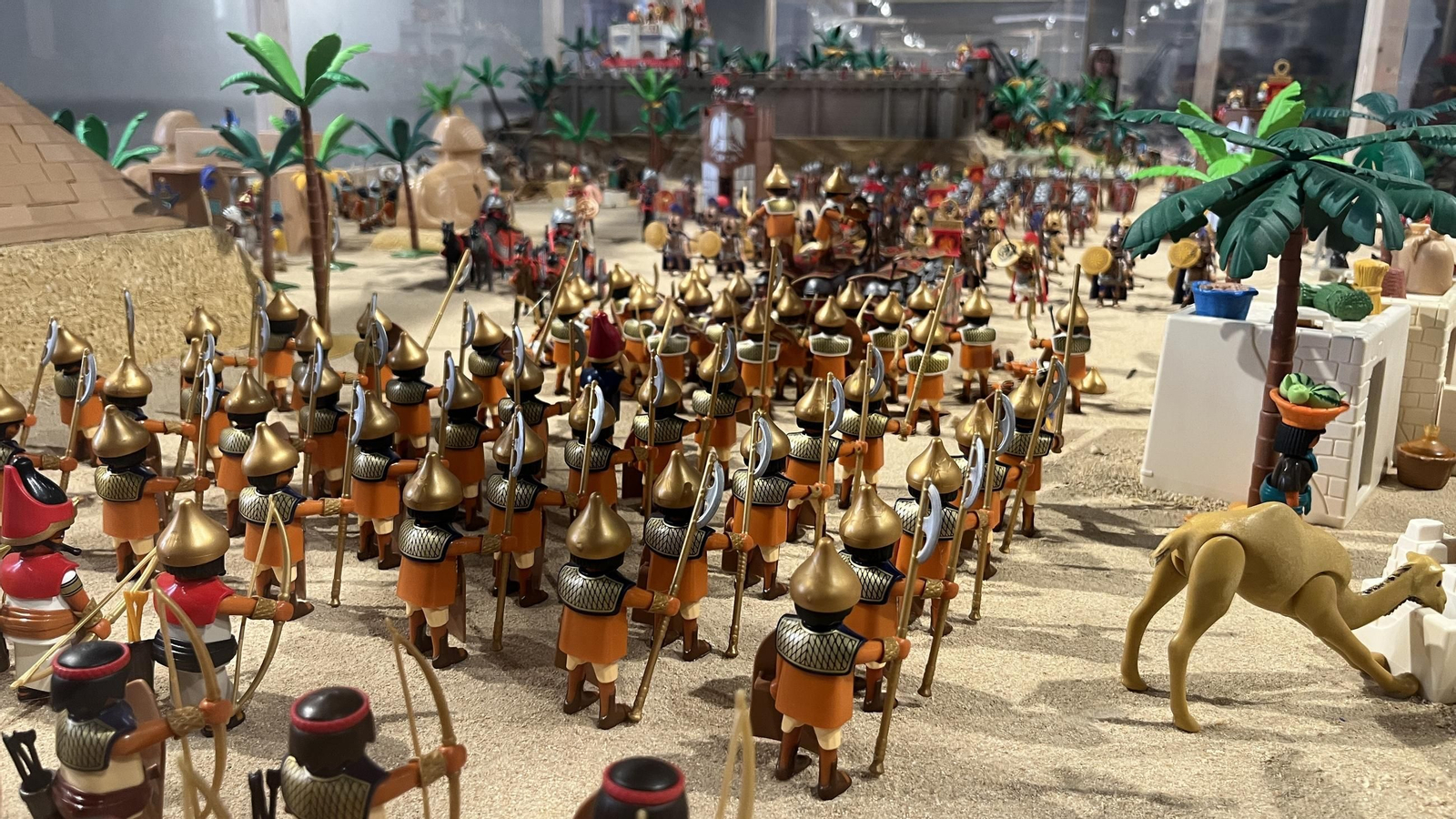 En imágenes: las míticas figuras de Playmobil cumplen 50 años con esta exposición En imágenes: las míticas figuras de Playmobil cumplen 50 años con esta exposición