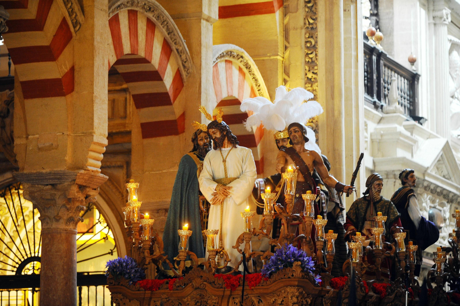 El Señor del Silencio, de la Hermandad del Amor, en la Mezquita-Catedral.