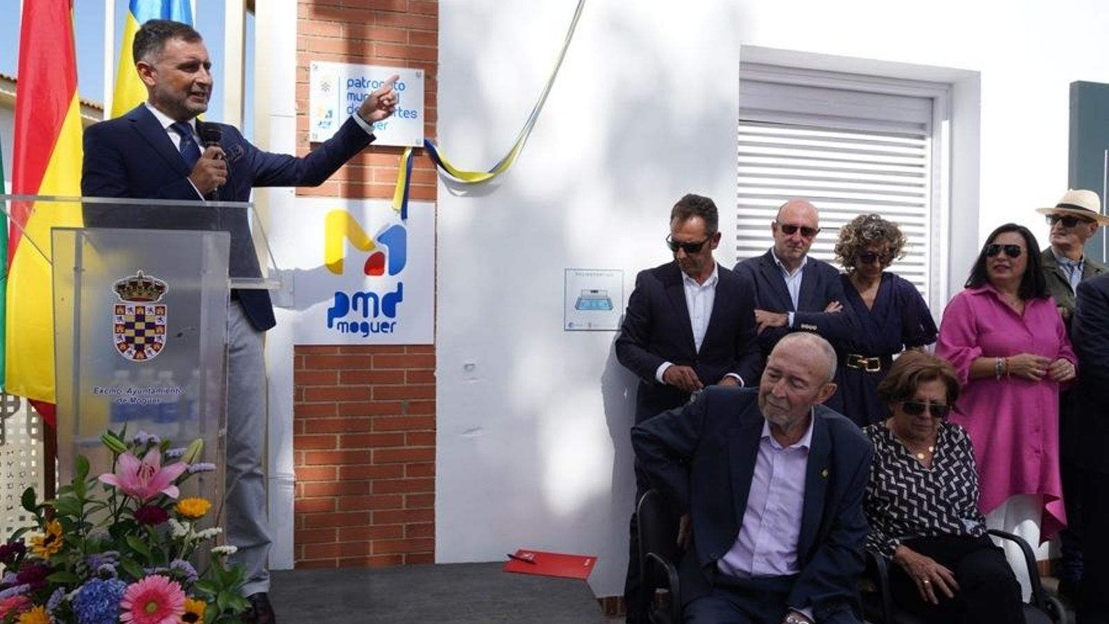 Gustavo Cuéllar dirige unas palabras a Paco Díaz durante su homenaje.