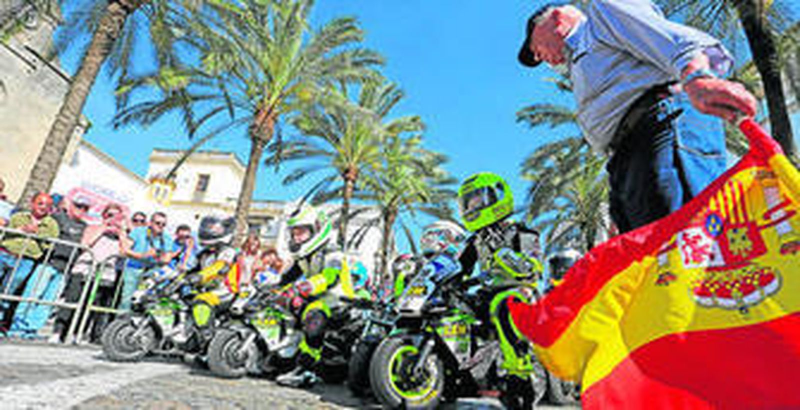 Los pequeños de la Escuela de Pilotos AHO realizaron una entrañable exposición frente al numeroso público.