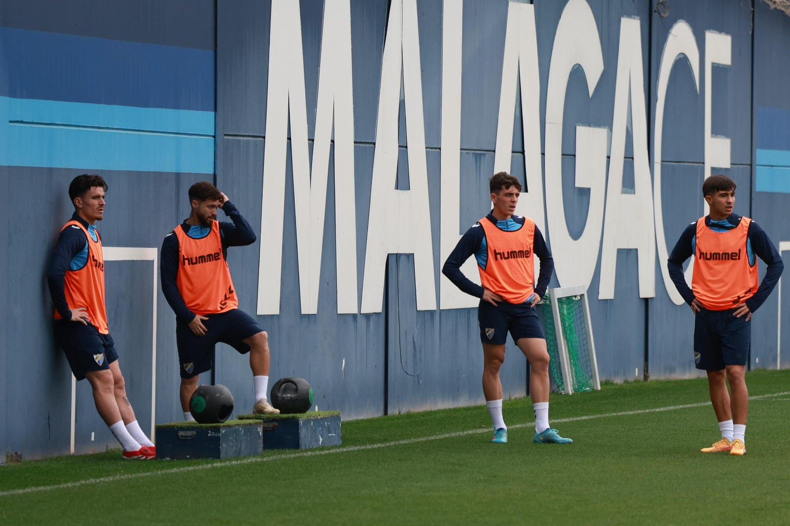 Ramón Enríquez: El capitán reaparece en muletas y sonriente