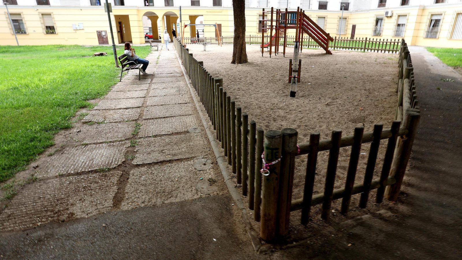 Imagen del parque infantil de plaza Madrid.