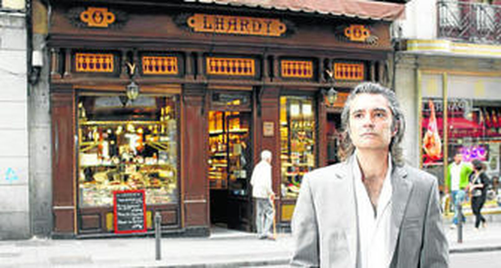 Joaquín Albaicín, junto a Lhardy, el clásico local de Madrid donde Joselito el Gallo tomaba el aperitivo.