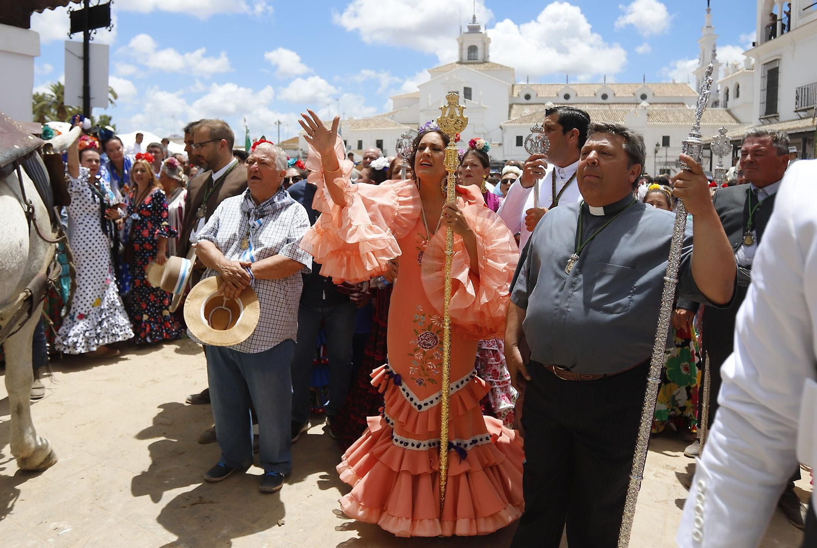 Presentación de la Hermandad de Huelva ante la Blanca Paloma