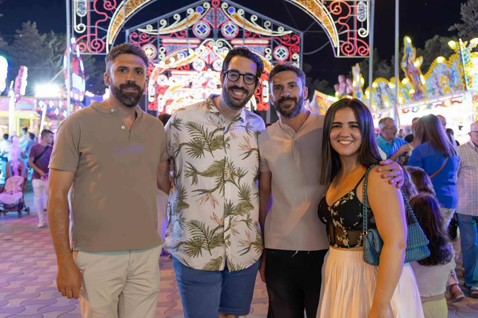 Pasacalles inaugural, fuegos artificiales e iluminación de la portada de feria y del recinto ferial de la Feria de San Bartolomé en Martos