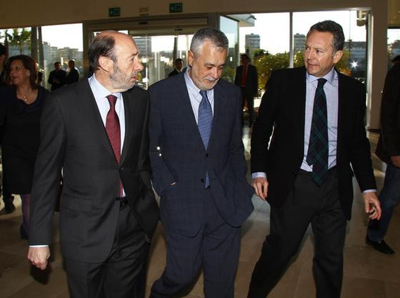 Rubalcaba y Griñán junto a José Joly, presidente del Grupo Joly.

Foto: Victoria Hidalgo