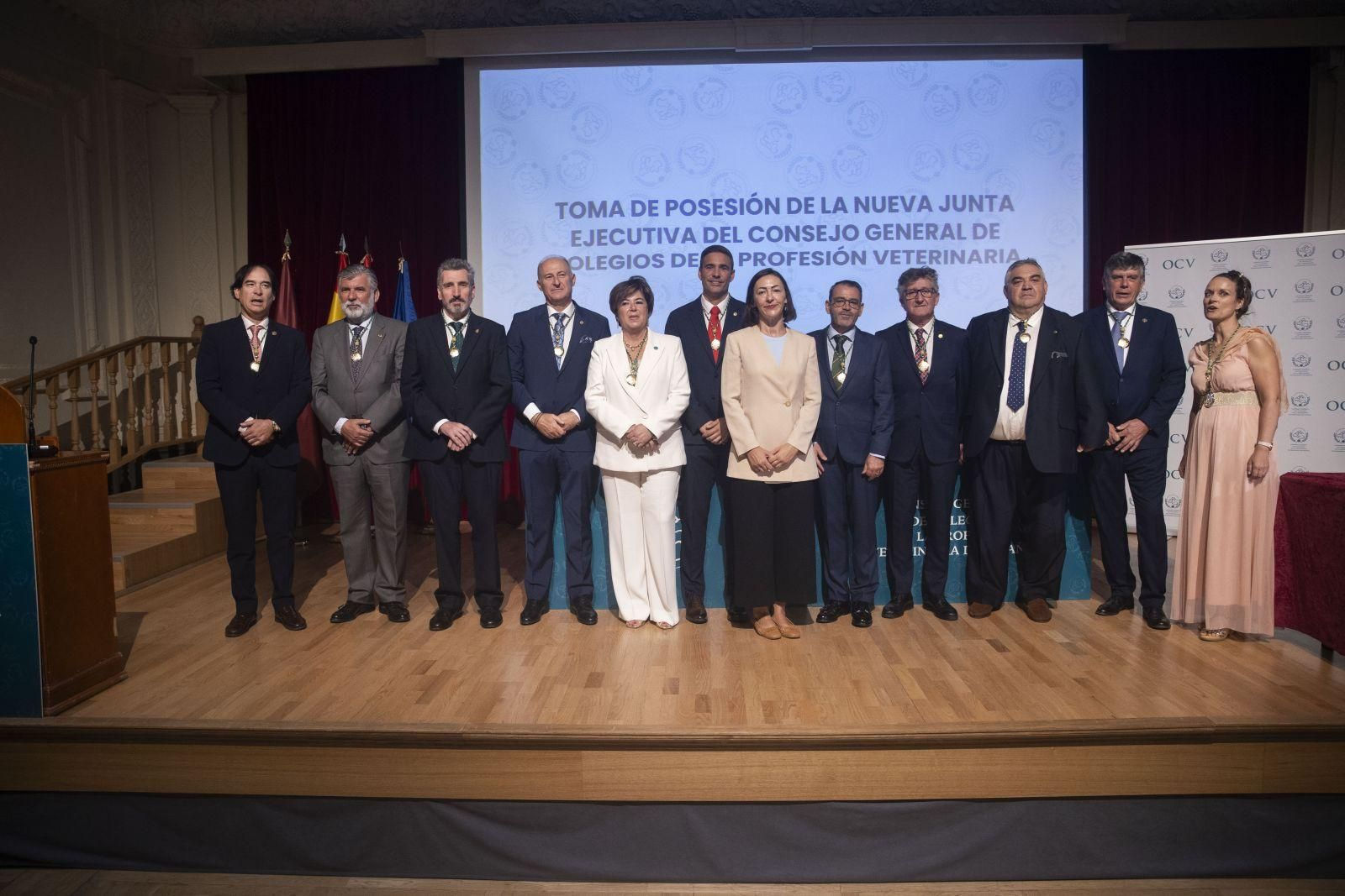 La nueva Junta Ejecutiva del Colegio Oficial de Veterinarios de Granada.