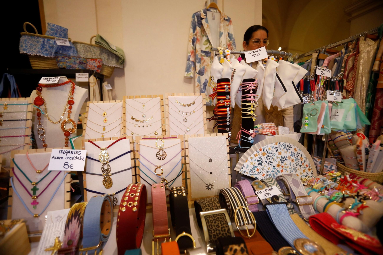 El Baratillo de Primavera de Adevida abre sus puertas, en imágenes