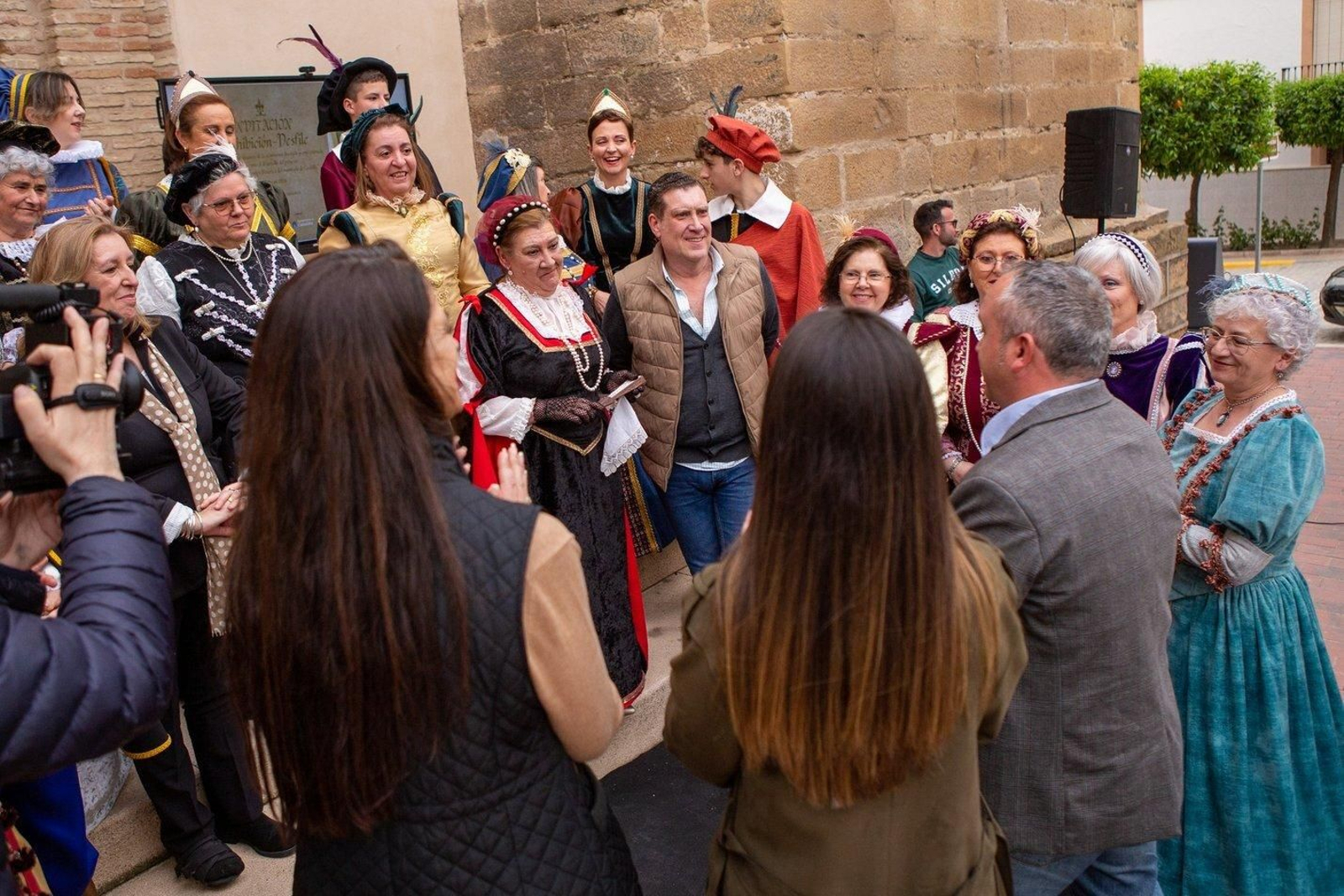 Desfile de los trajes renacentistas confeccionados por mujeres de Cazalilla.