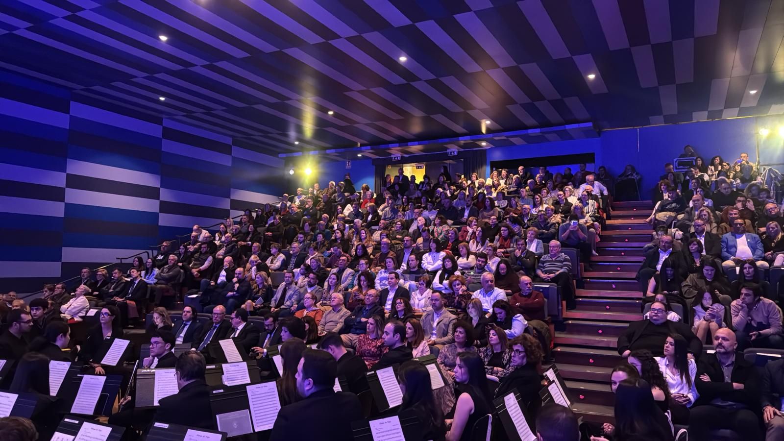 Níjar refuerza su sentimiento de pertenencia con el estreno de dos símbolos: himno y bandera