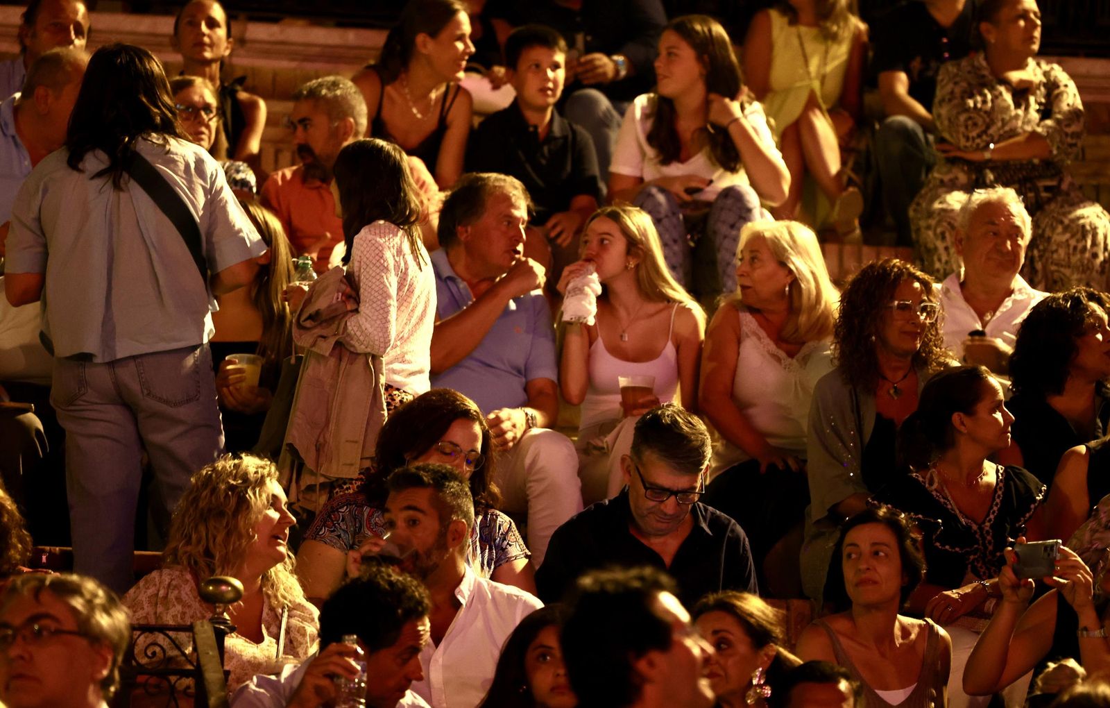 Búscate en el concierto de Hombres G