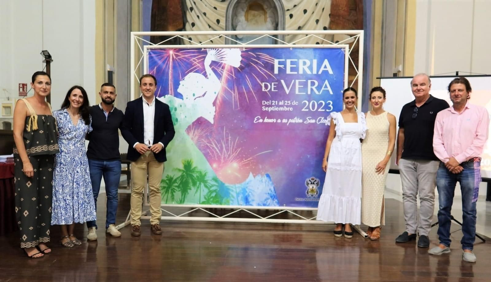 Alfonso García, alcalde de Vera, junto a miembros de su equipo de Gobierno en la presentación de las fiestas del municipio en honor a San Cleofás.