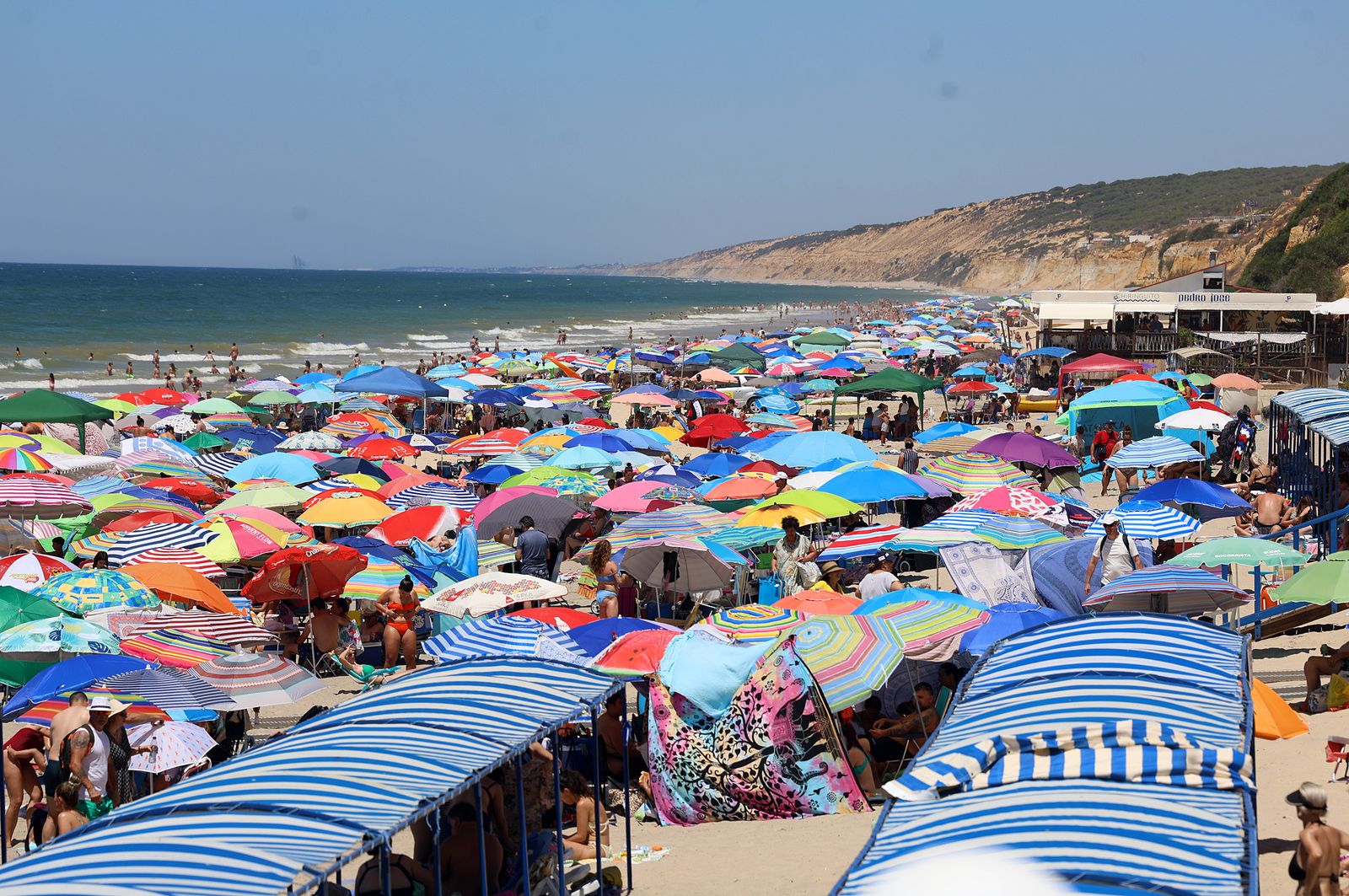 Imágenes de una mañana de calor y playa en Matalascañas