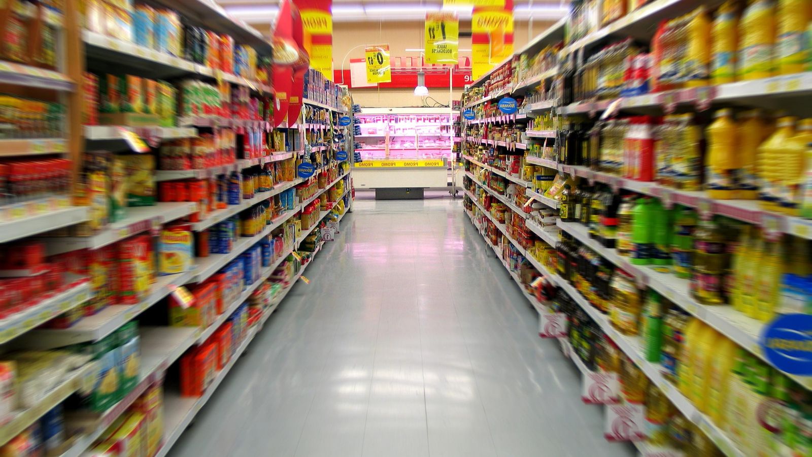 Yuka lee los códigos de barras de alimentos y cosméticos.