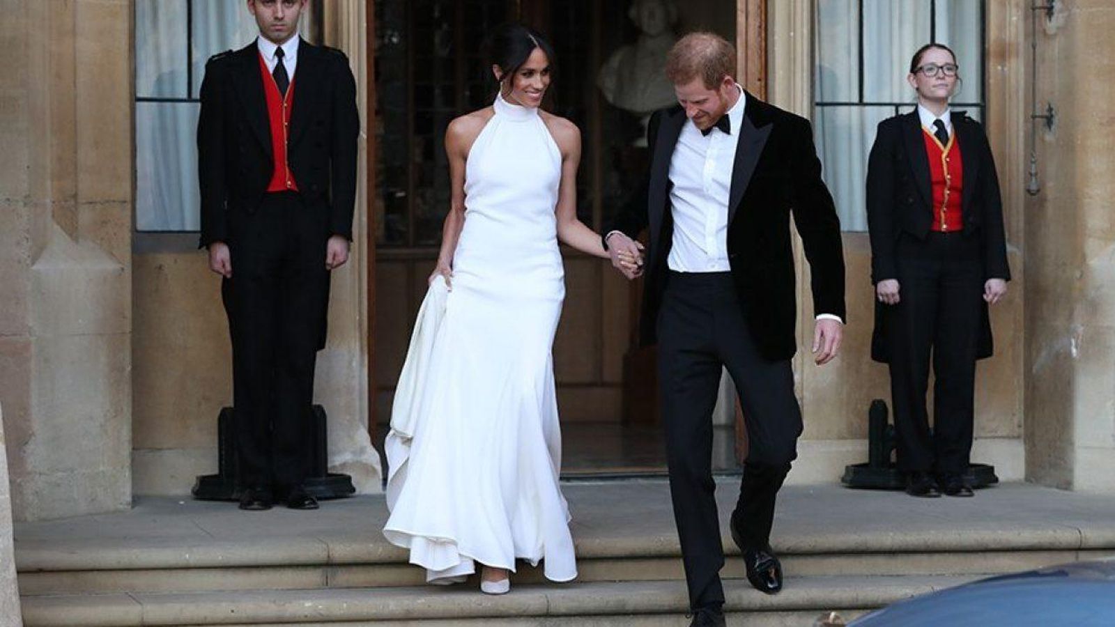 Meghan, con su segundo vestido de novia de Stella McCartney, y el príncipe Enrique, se dirigen a la fiesta posterior de su enlace desde Windsor.