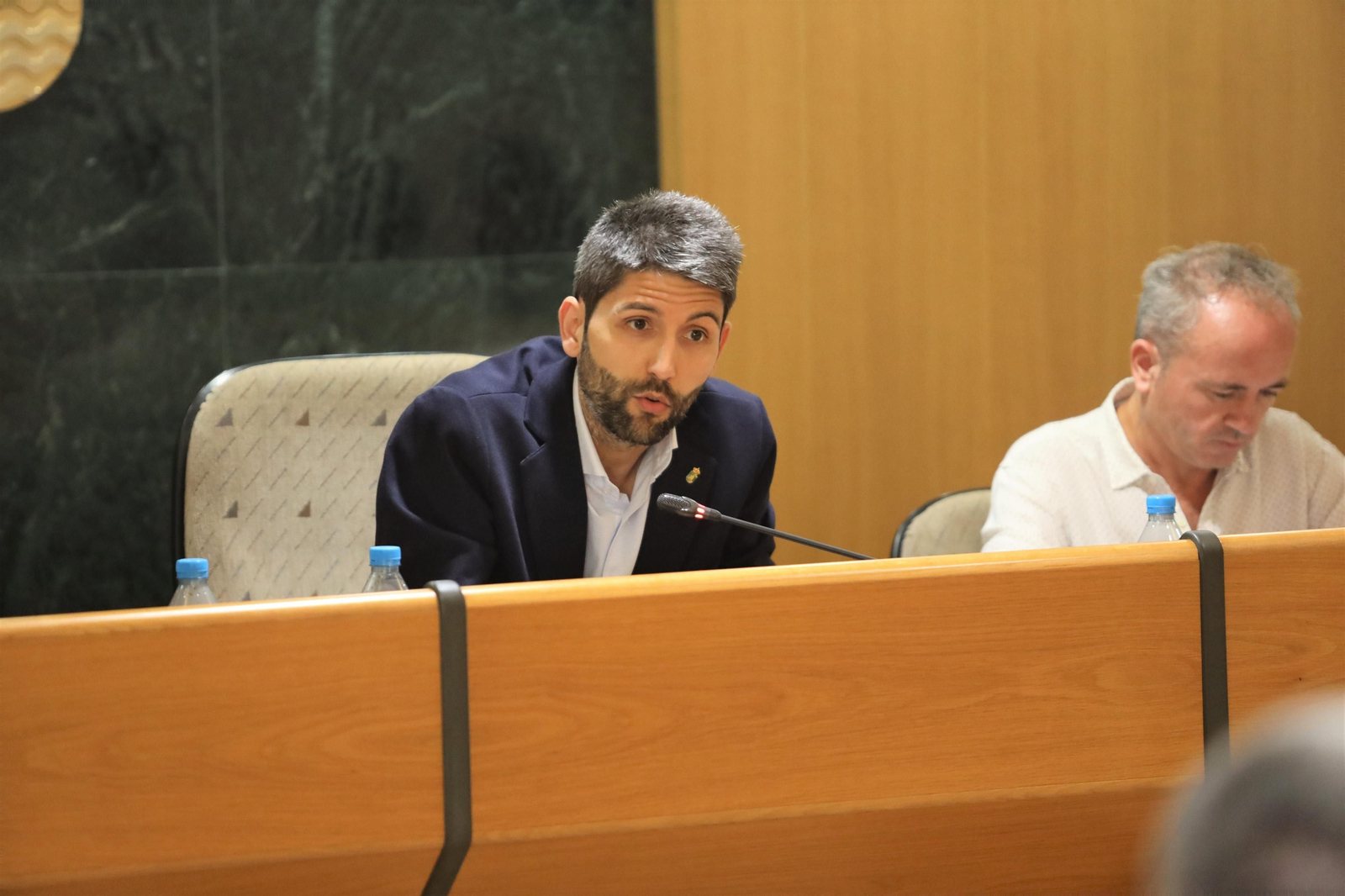 Javier Rodríguez, concejal de Educación, ha presidido la reunión con el Consejo Municipal de AMPAS.