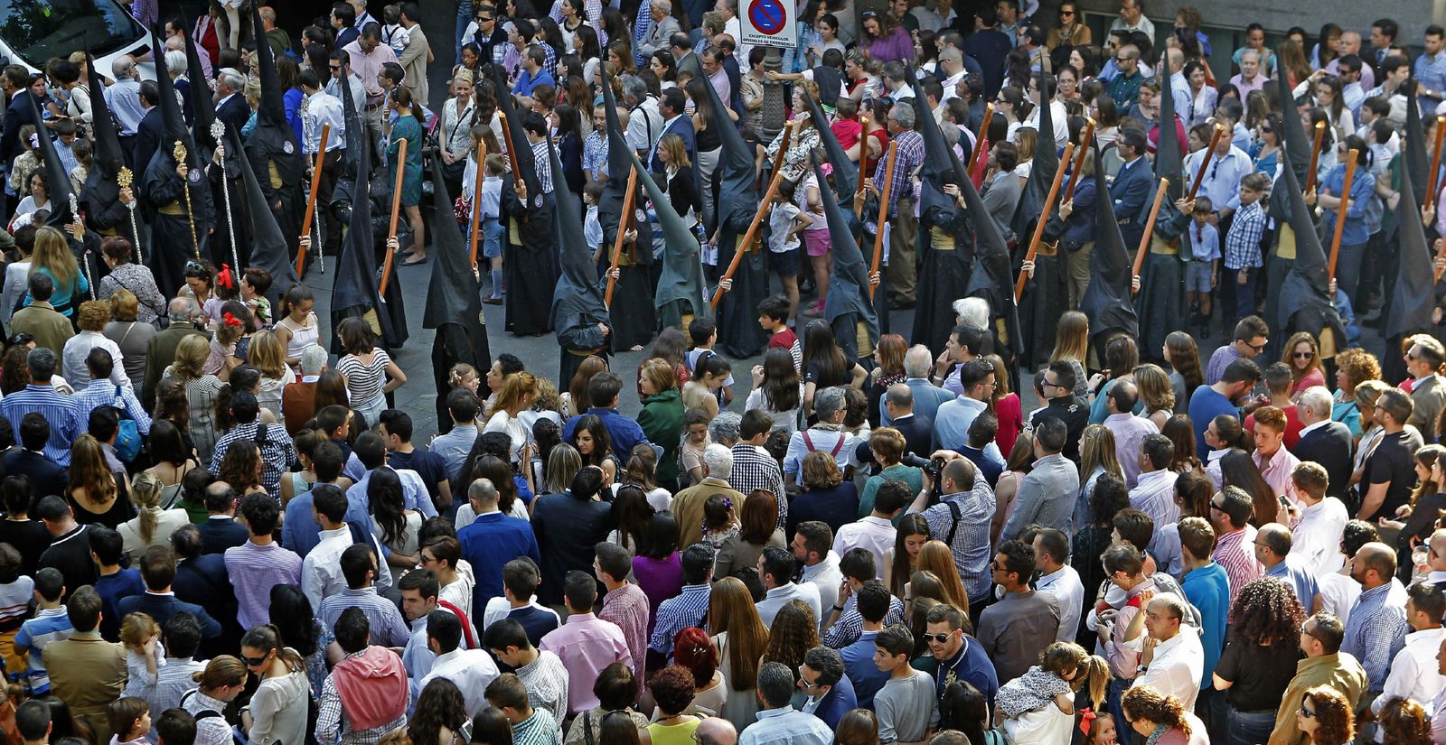 Nazarenos y público