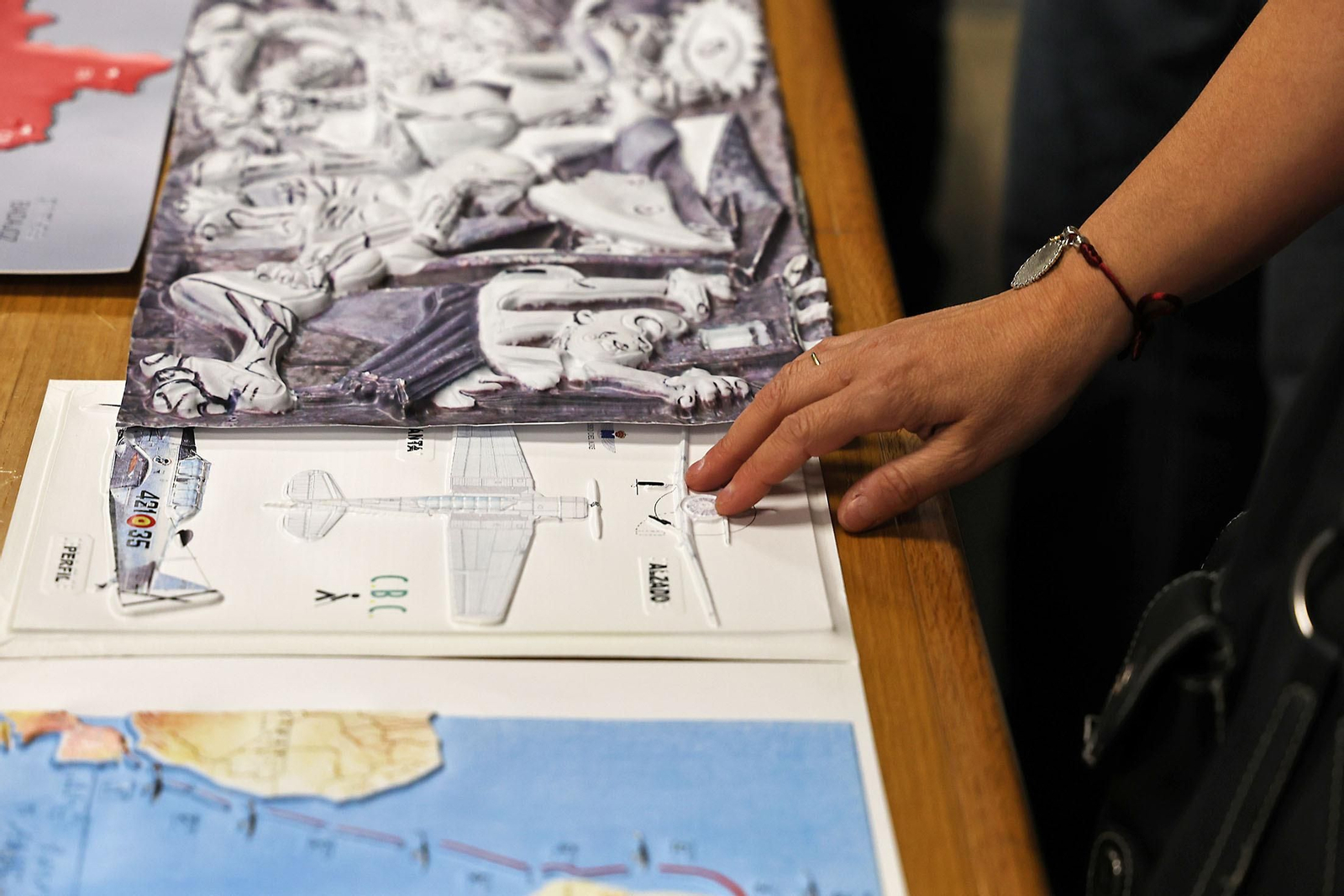 Inauguración de la Semana del Grupo Social ONCE y exposición de material educativo, braille y tiflotécnico