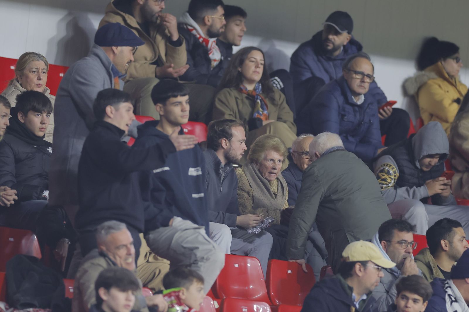 Búscate en las fotos del Sevilla - Celta