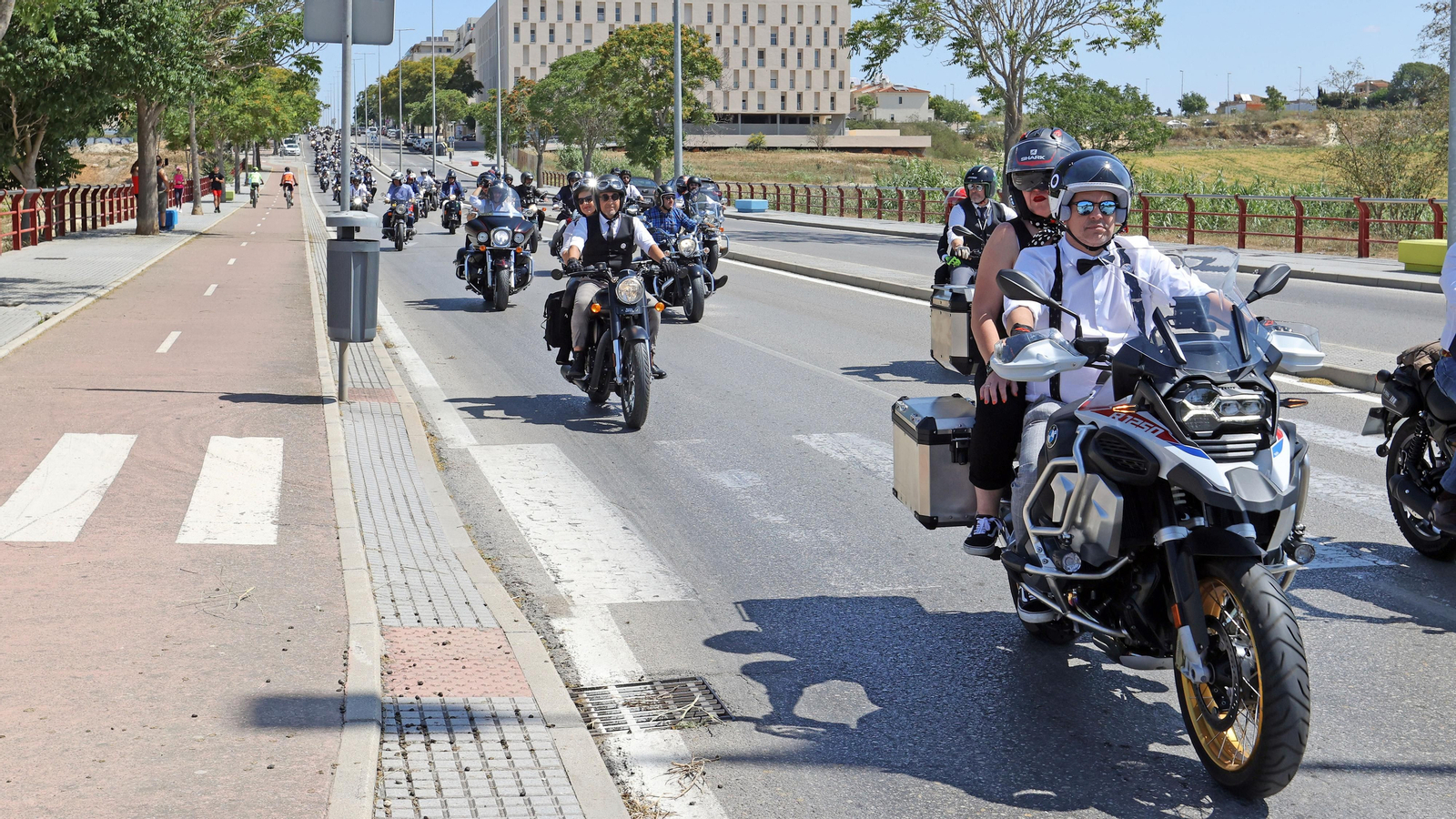Búscate en el evento motero solidario "The Distinguished Gentleman´s Ride" en Jerez