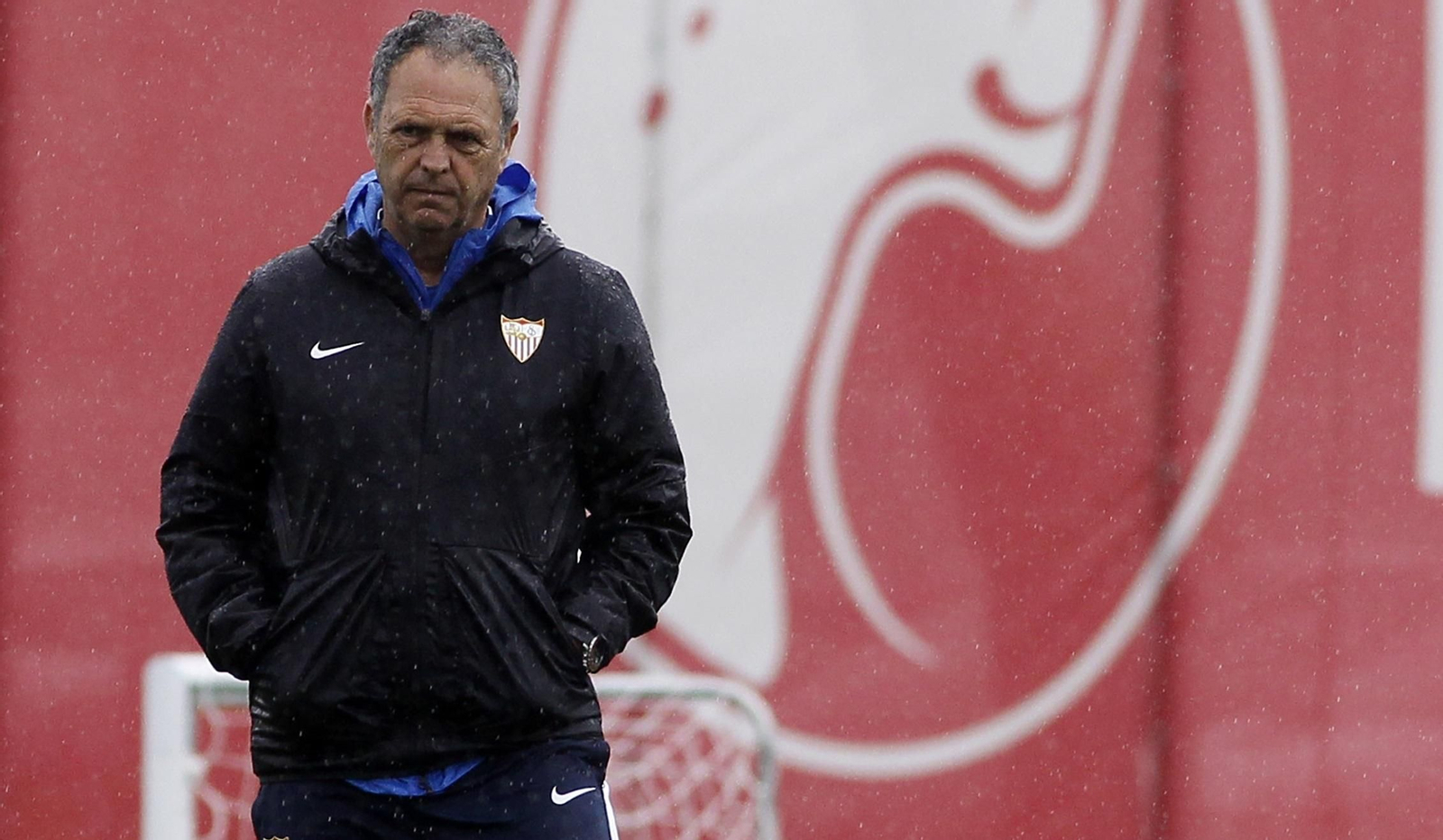 Joaquín Caparrós ha cambiado la faz del Sevilla FC haciéndolo más sólido defensivamente.