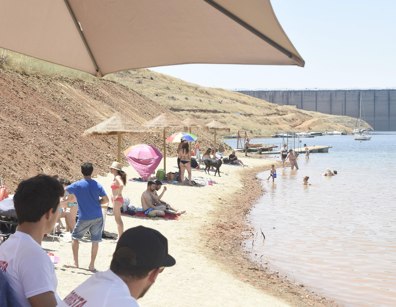 Un recorrido fotográfico por la playa cordobesa de La Breña, la única con Bandera Azul del interior de Andalucía