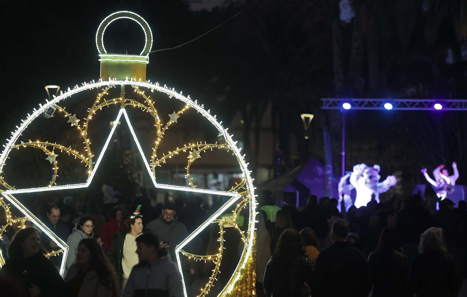 Las fotos del cantajuegos navideño en el Parque María Cristina de Algeciras