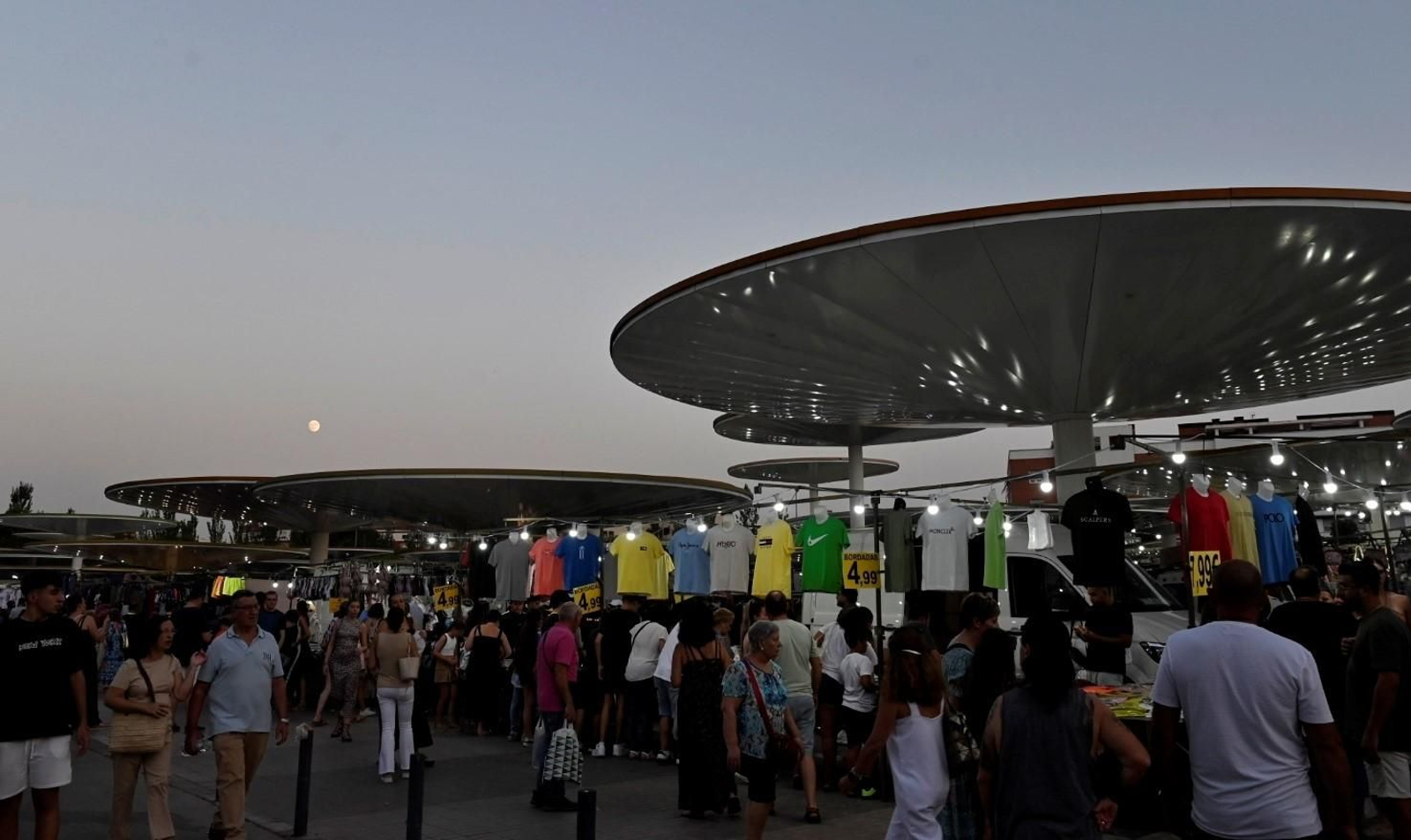 Las fotos del mercadillo nocturno de las Setas en Córdoba