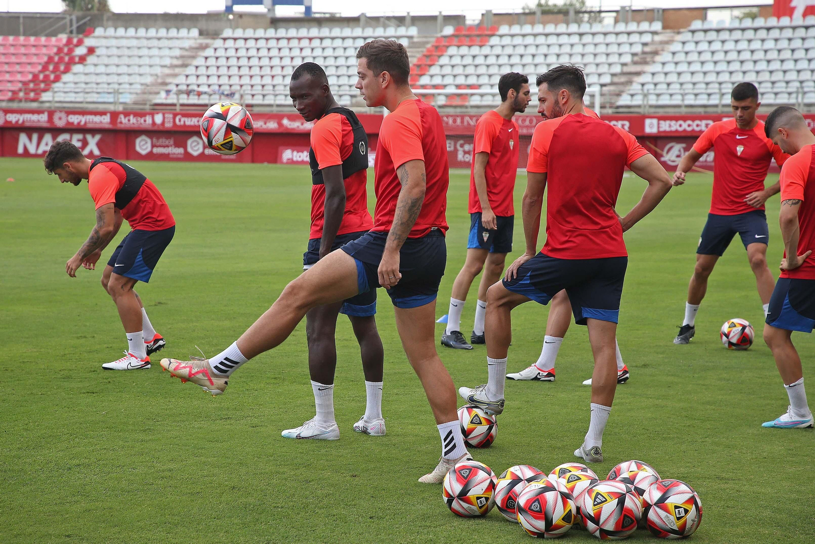 Fotos del entrenamiento del Algeciras CF en el estadio Nuevo Mirador