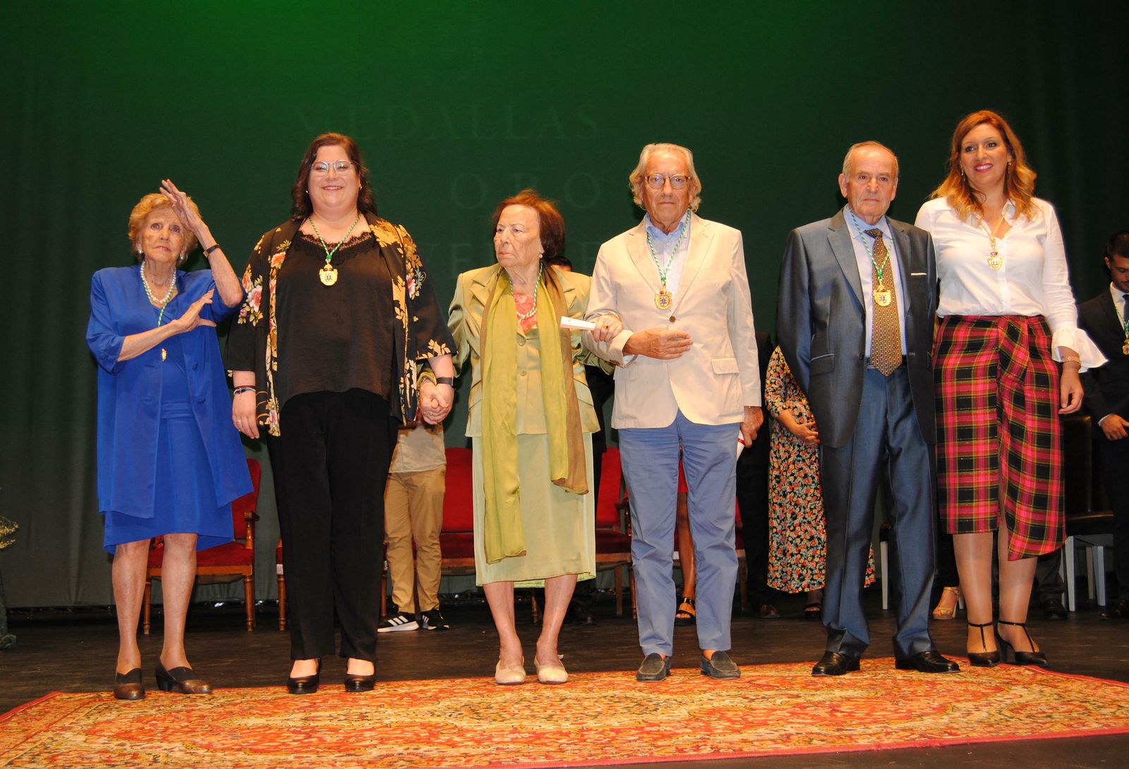 Premiados y familiares que acudieron en su nombre a recoger las distinciones.