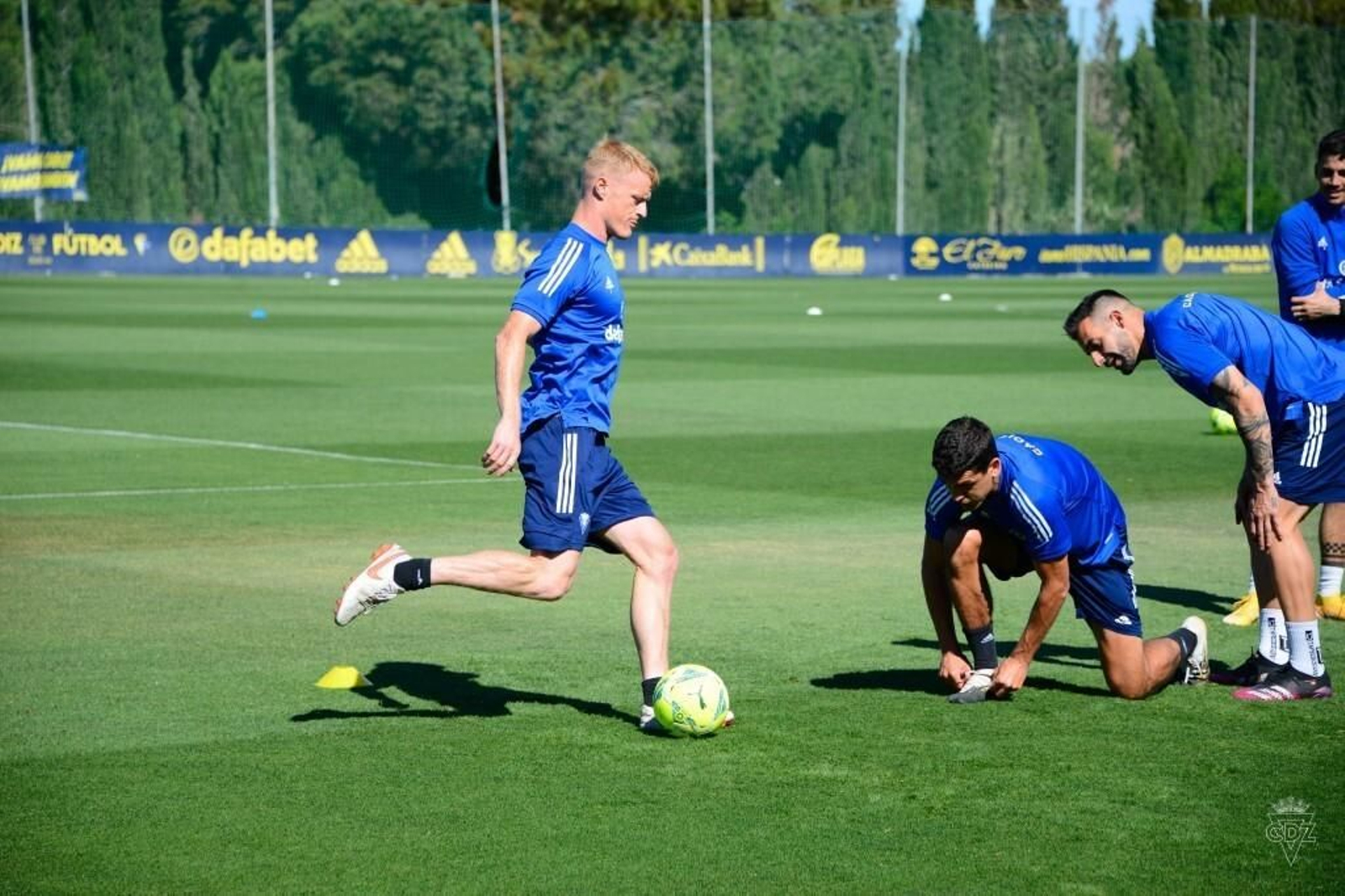 Jonsson con el balón en un entrenamiento.