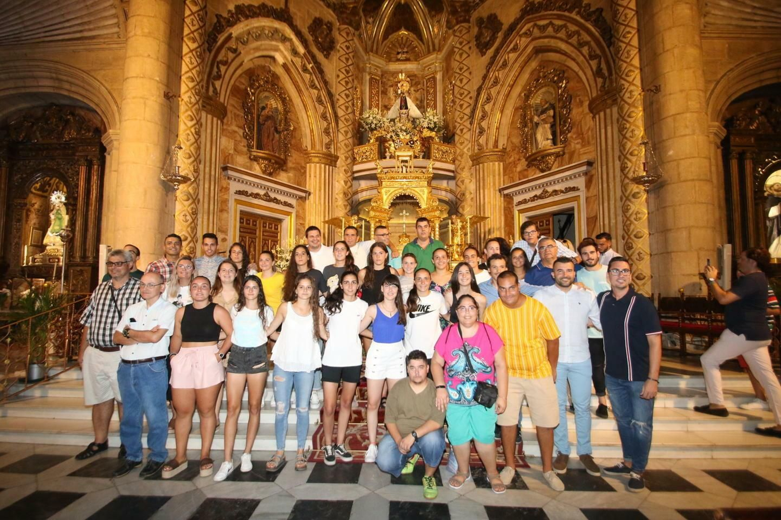 Fotogalería de la ofrenda floral de la UDA a la Virgen del Mar