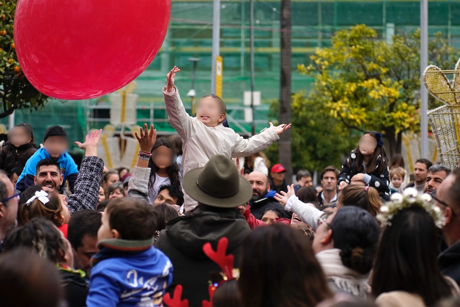 Fotos de las campanadas infantiles en la Plaza Alta de Algeciras