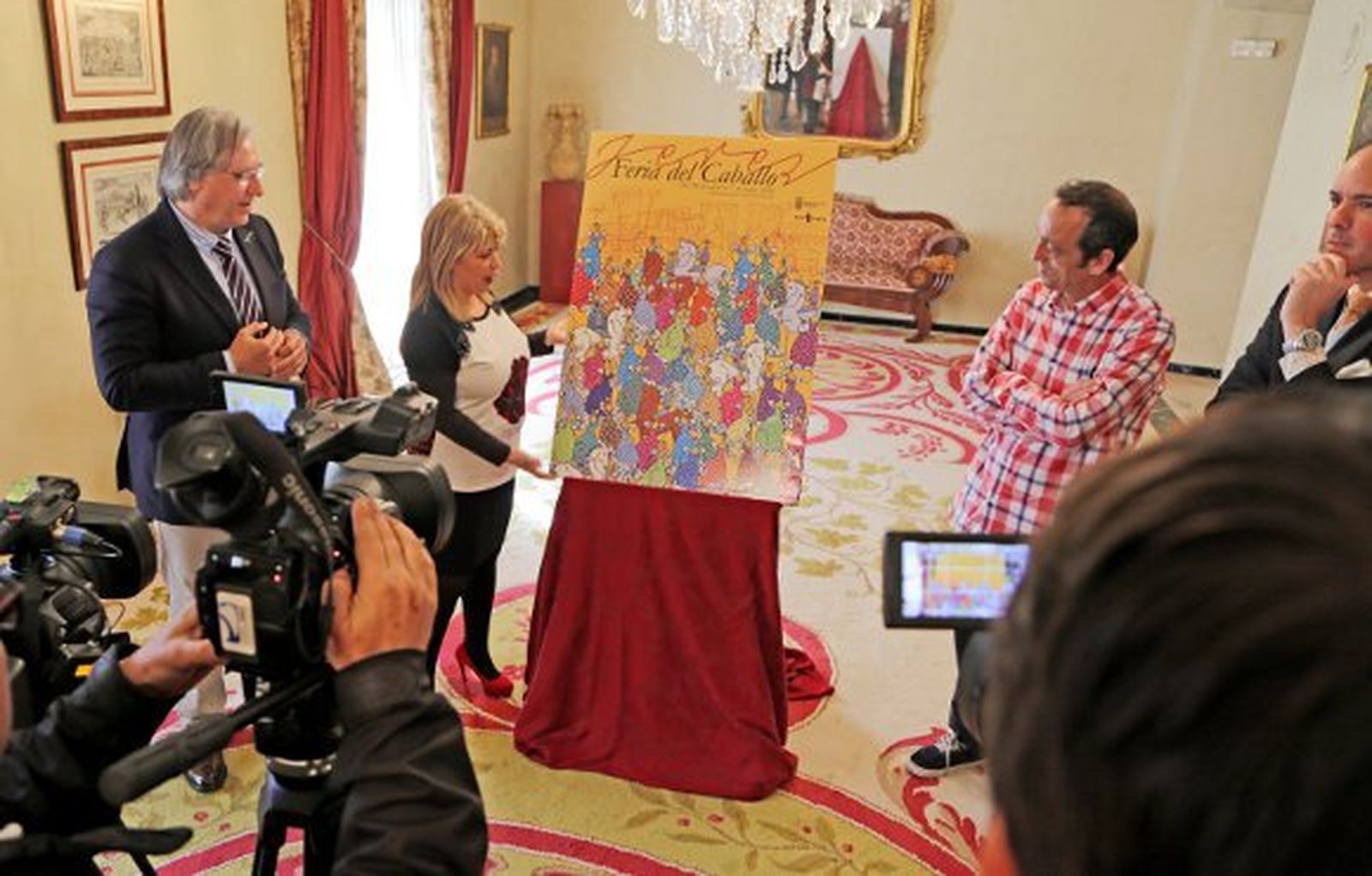 Movimiento, color y alegría en un cartel dedicado a las mujeres