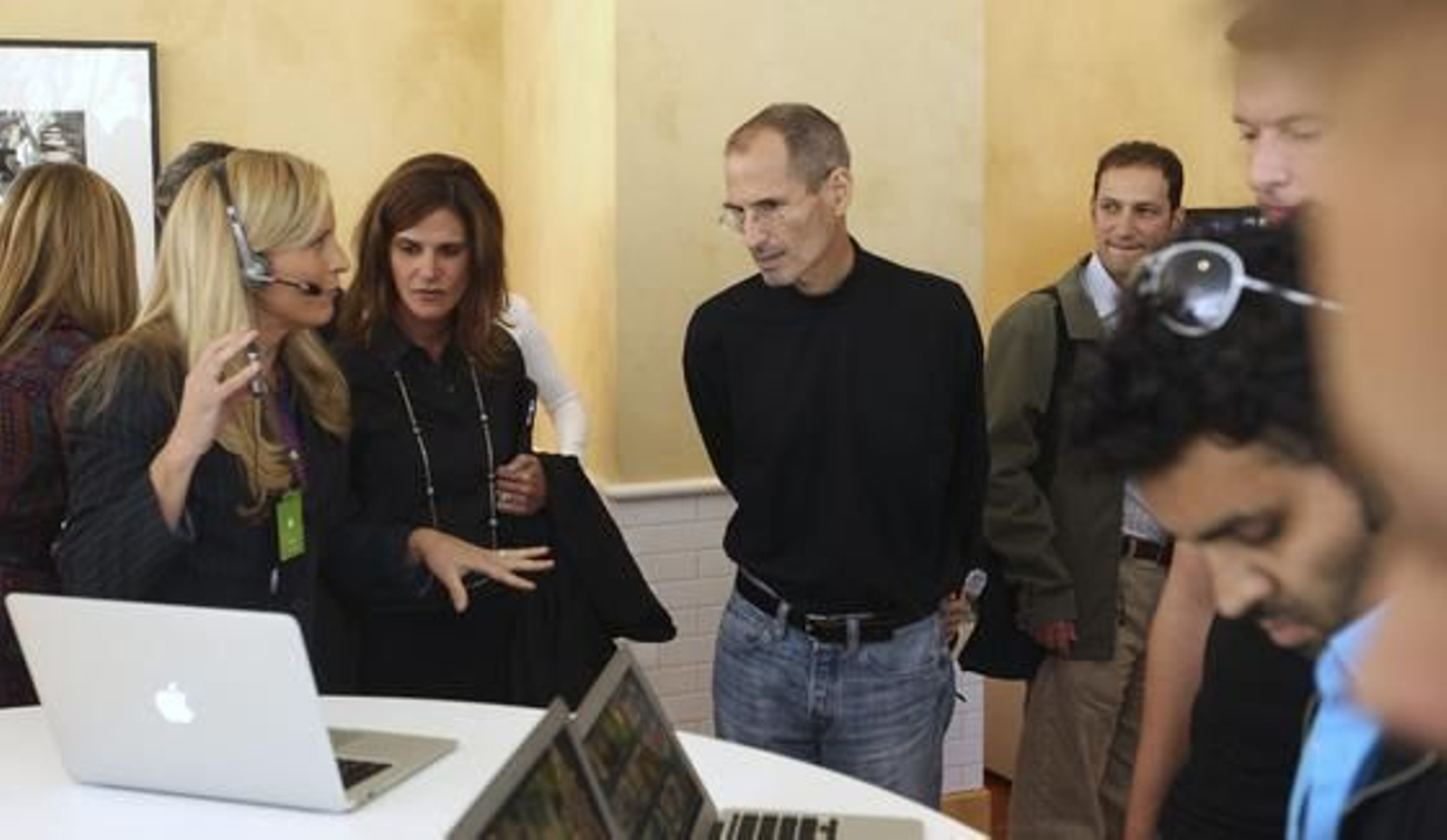 Apple presenta el nuevo modelo del portátil Mac Book Air. / Reuters