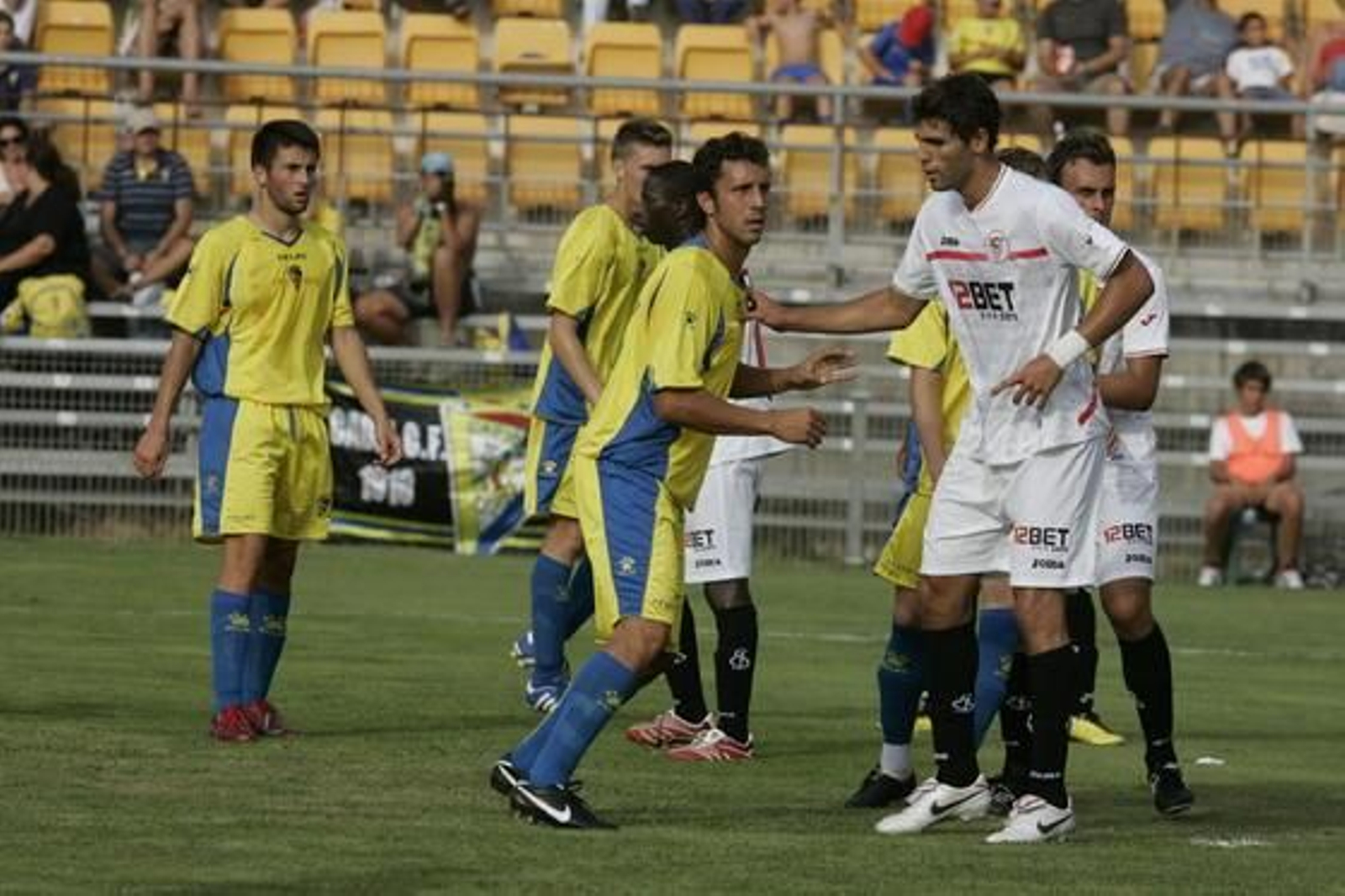 El Sevilla consiguió imponerse por tres goles a dos y cierra así la época de pruebas antes de enfrentarse al Barça.

Foto: Jesús Marín