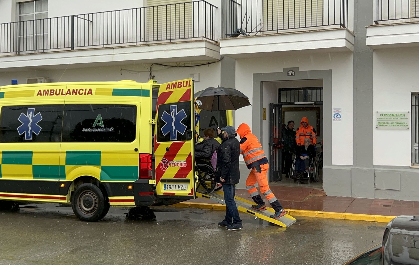 Las fotos del desalojo de la residencia de mayores en Tocina por las inundaciones