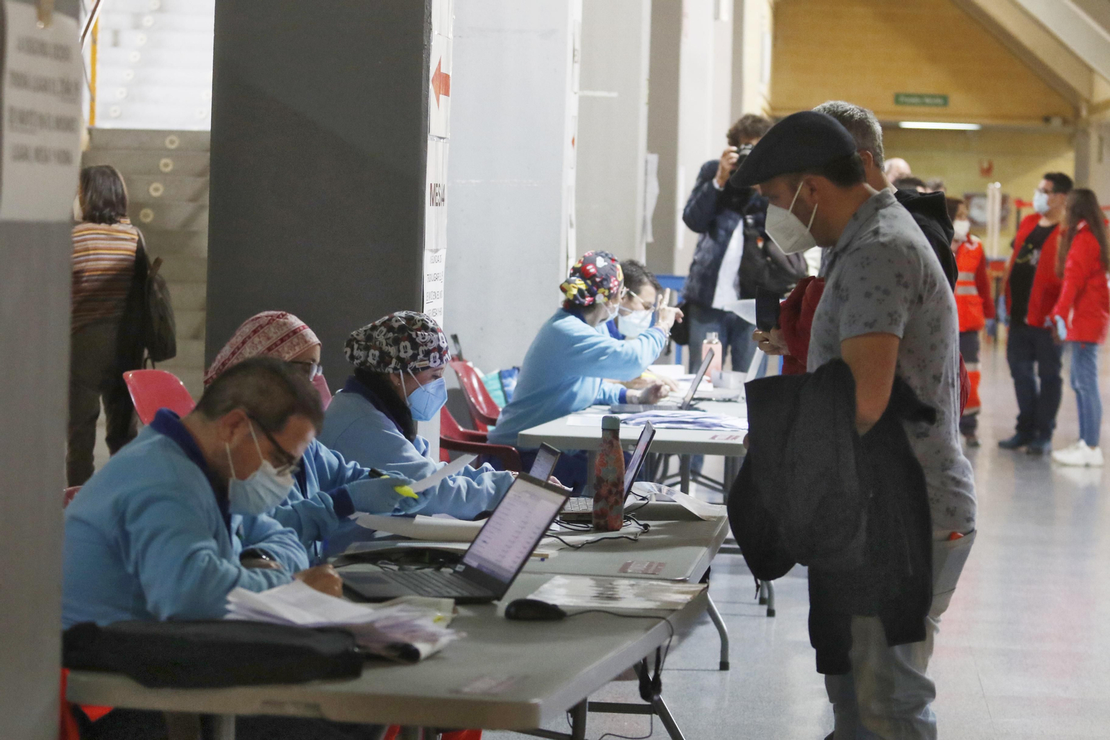 Las fotos de la vacunación contra el coronavirus en Vista Alegre a los profesores de Córdoba