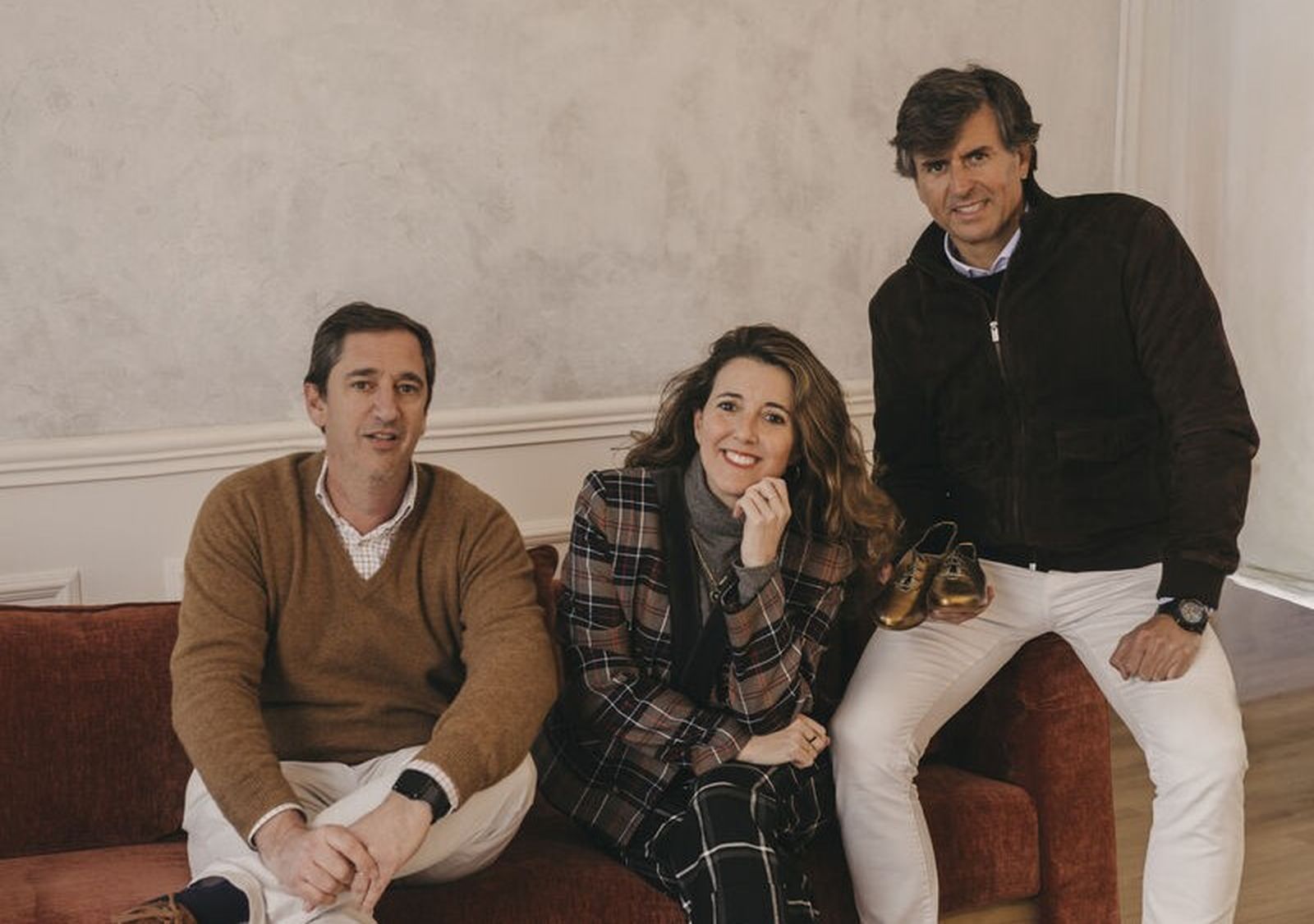 Pedro Parias y Ana García, cofundadores de Cherubina, junto a Nacho Ruiz de Terry, de Mr. Velous.