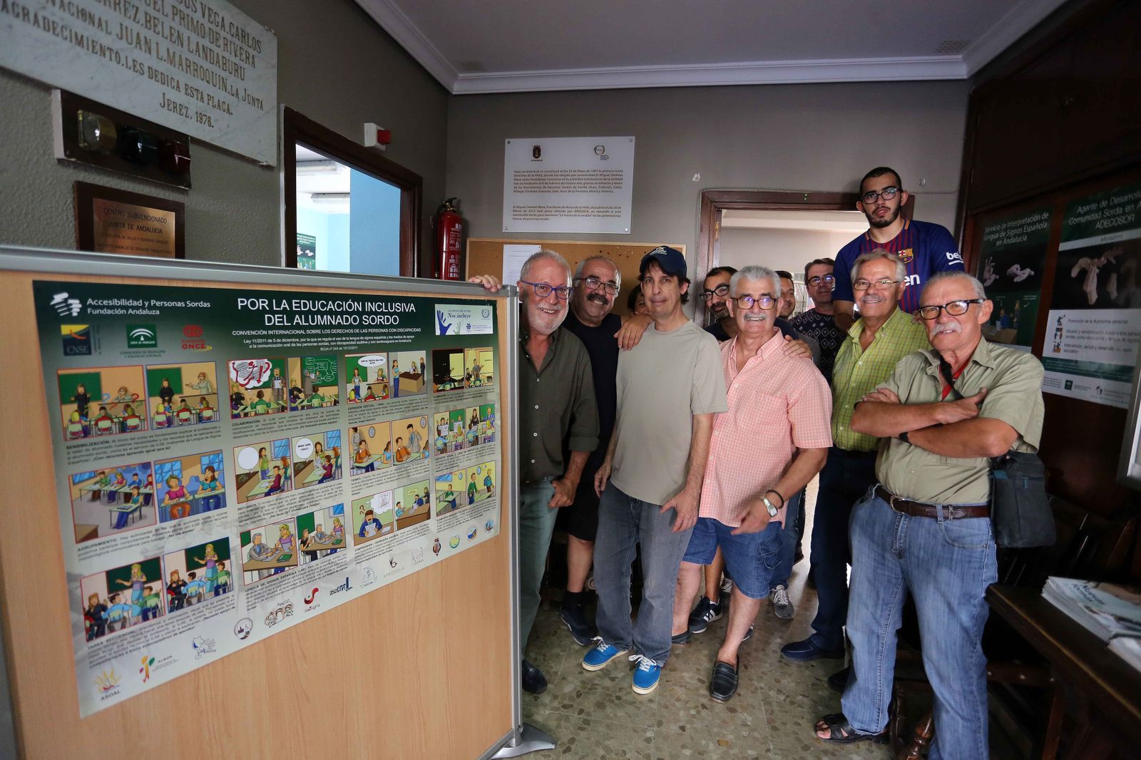 Algunos miembros de Apesorje, en su sede de la calle Santo Domingo.