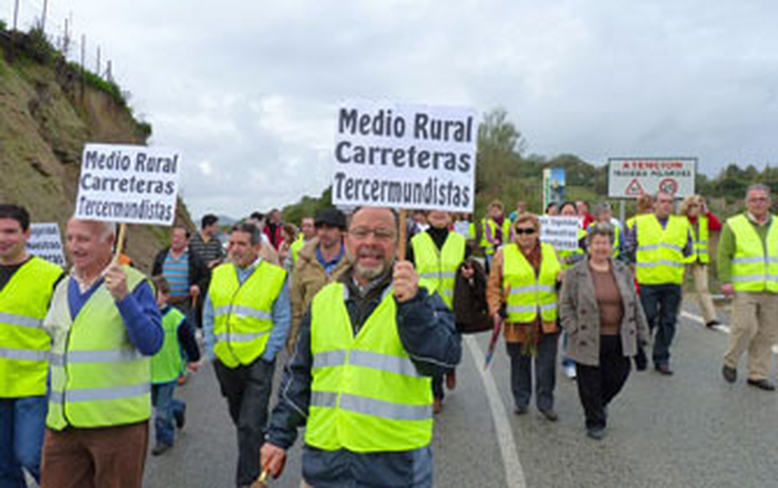 Algar se echa a la carretera para exigir mejoras en la red viaria