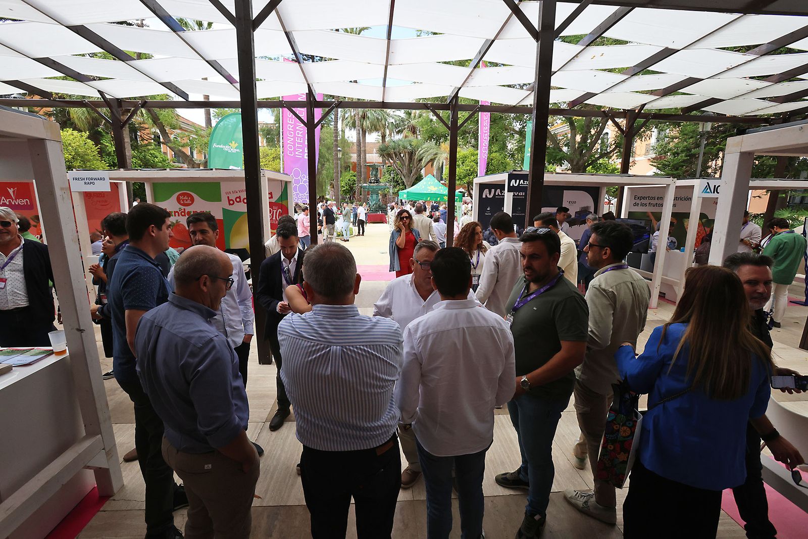 Imágenes del  IX Congreso de los frutos Rojos en la mañana de jueves