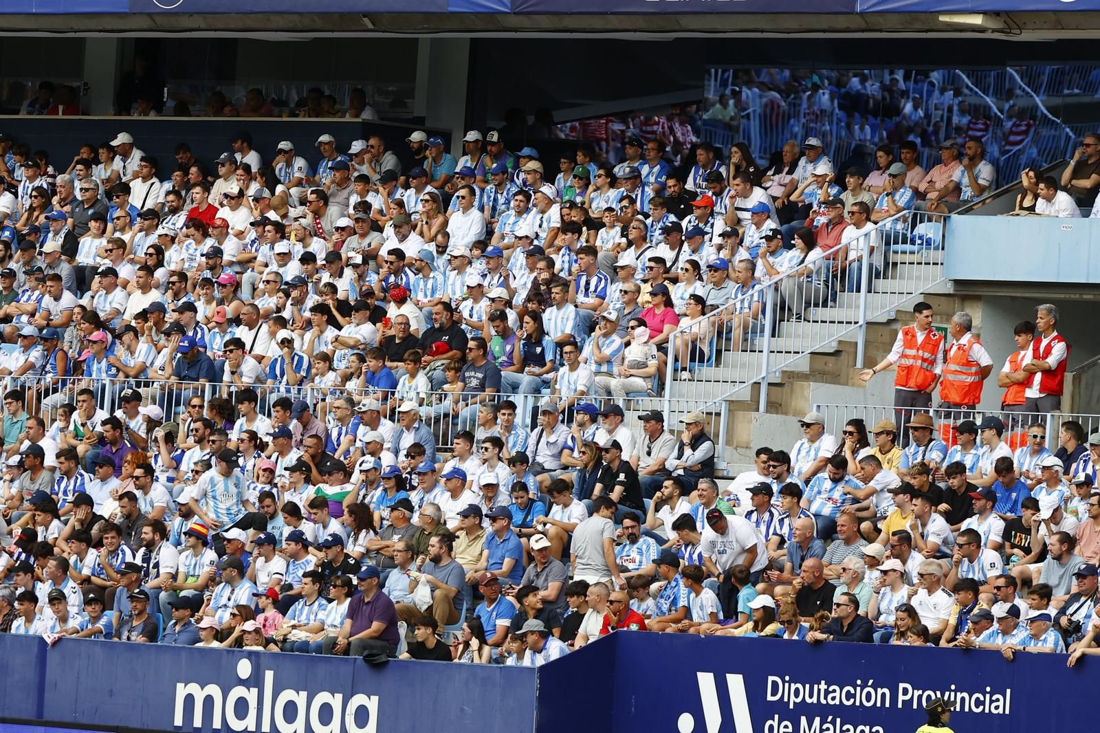 Búscate en el Málaga CF - Granada en las gradas de La Rosaleda