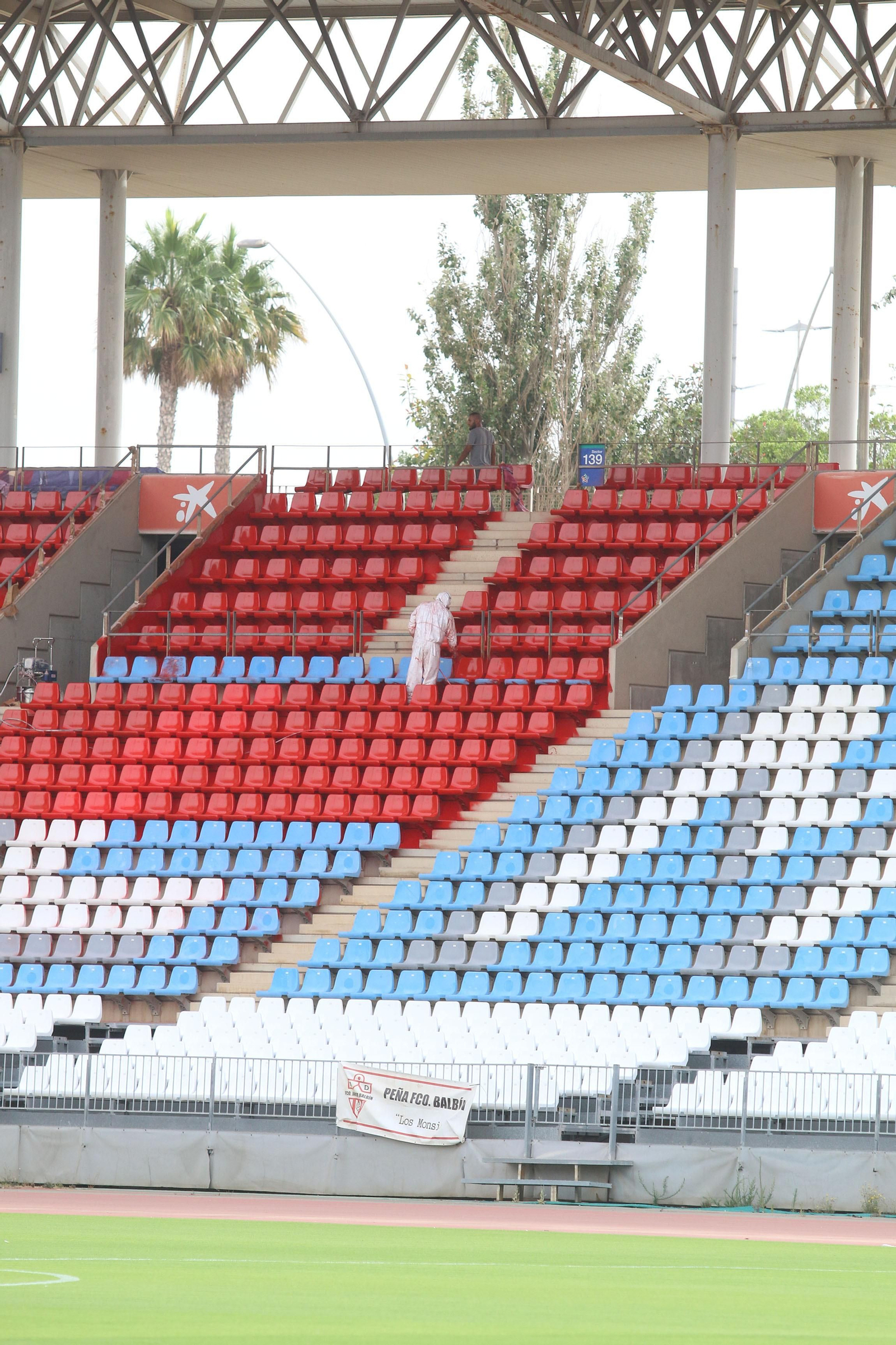 Así están pintando las gradas del Mediterráneo