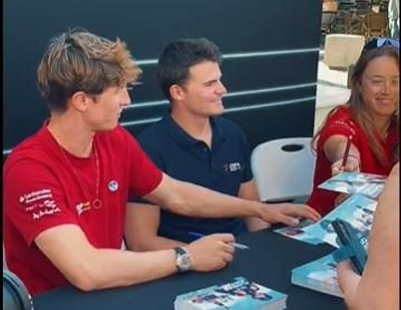 Florian Tritell, Diego Botín y Nicole van der Velden, en la firma de autógrafos.