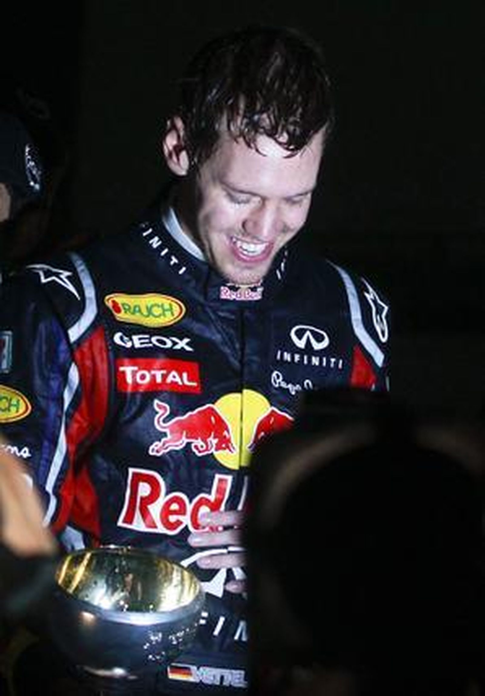Sebastian Vettel gana en Suzuka su segundo mundial a cuatro carreras del final del campeonato. / AFP