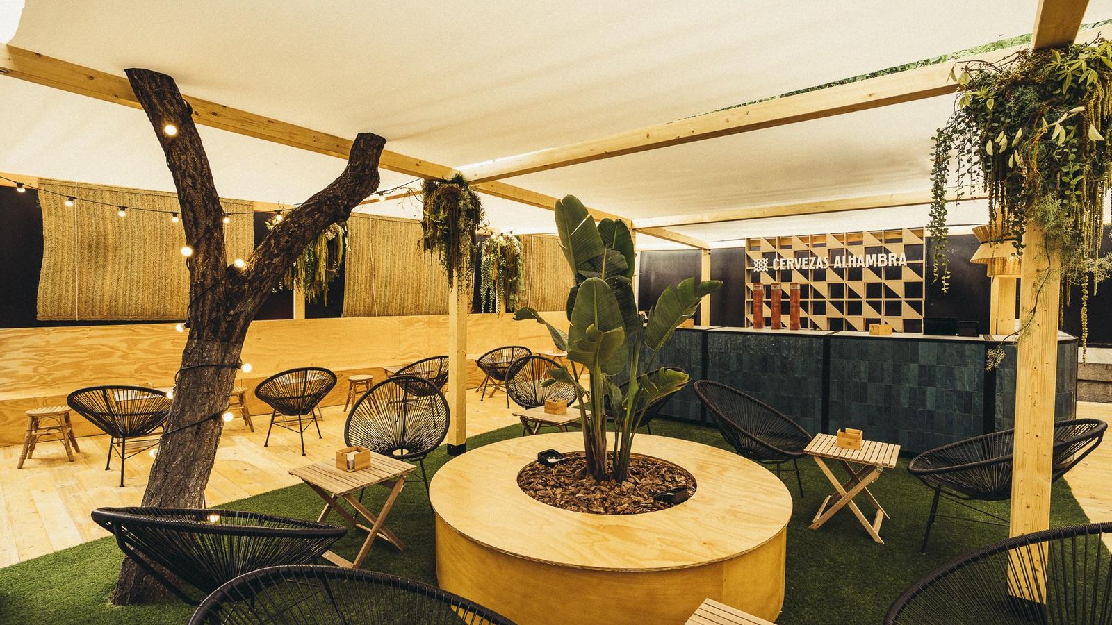 Detalles de Jardín Cervezas Alhambra en otras ciudades.