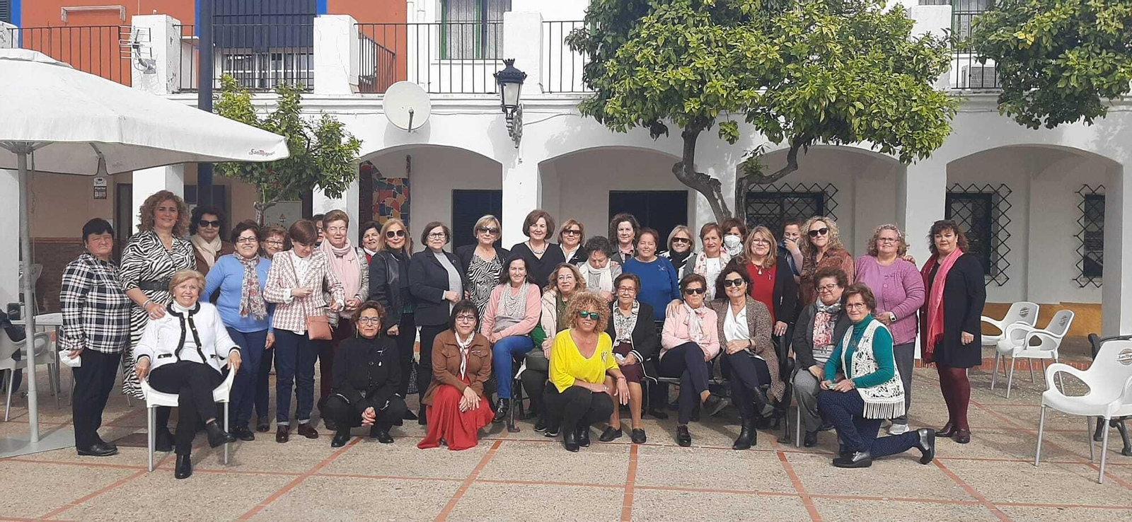 Acto de la Asociación de Mujeres La Orquídea de Estella el 8-M.